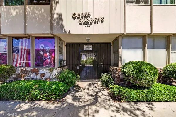 $1,795 | 728 Cedar Avenue, Long Beach, CA 90813