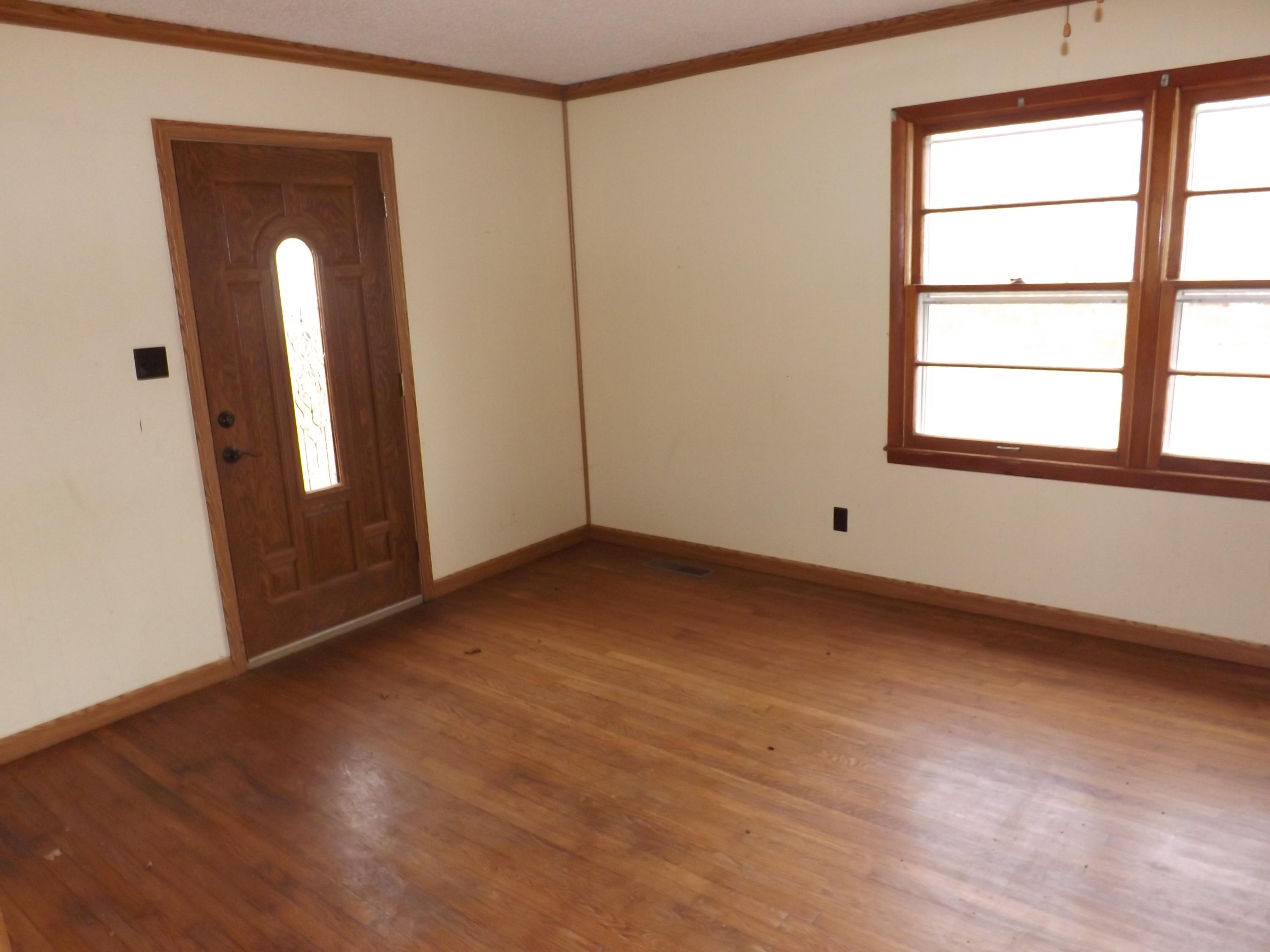 204 Stocker Road Palmer, TN 37365 - Photo 8 of 18 Living room