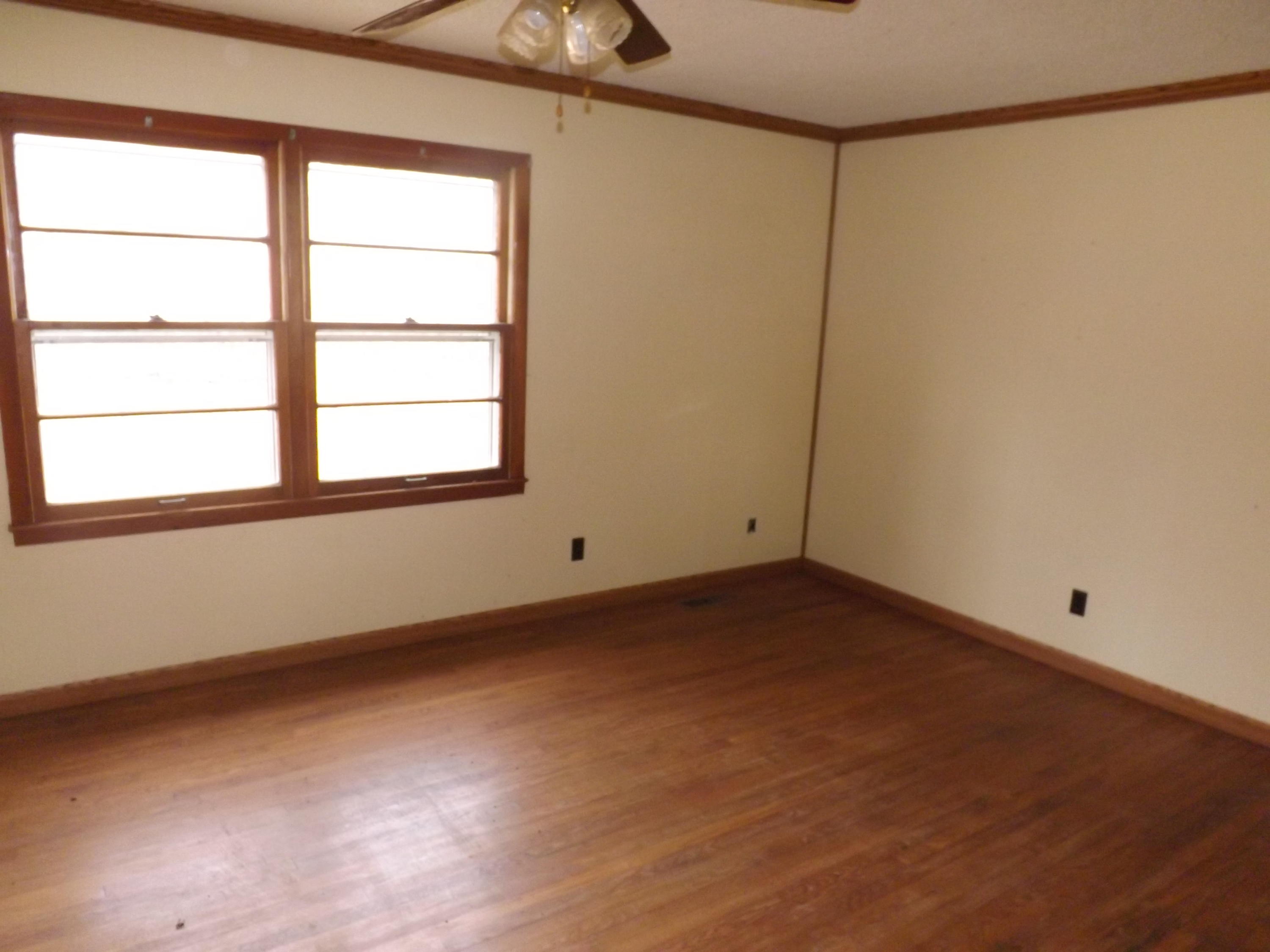 204 Stocker Road Palmer, TN 37365 - Photo 9 of 18 Living room (2)