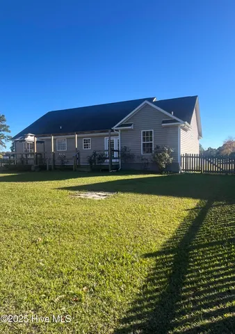 $344,900 | 902 Eastman Creek Drive, Beaufort, NC 28516