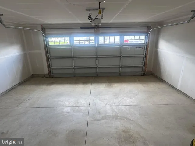 a view of front of a house with a yard