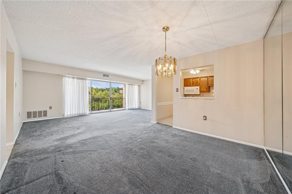 2160 Greentree Road, Unit 100W Pittsburgh, PA 15220 - Photo 11 of 26 Full view of living space
