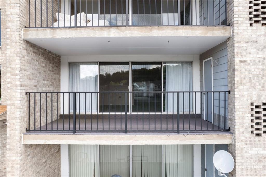 2160 Greentree Road, Unit 100W Pittsburgh, PA 15220 - Photo 25 of 26 Great outdoor space