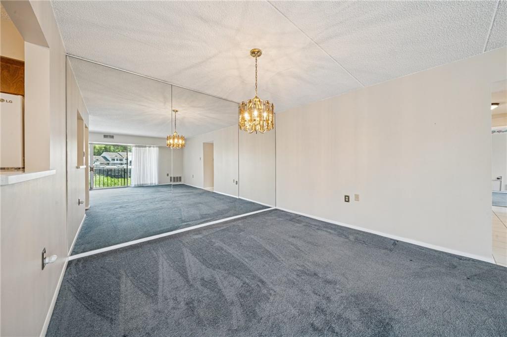 2160 Greentree Road, Unit 100W Pittsburgh, PA 15220 - Photo 7 of 26 Dining Room