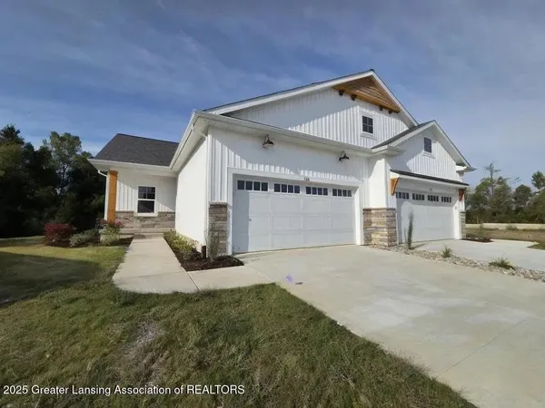 $389,900 | 810 Joyce Lane, St. Johns, MI 48879