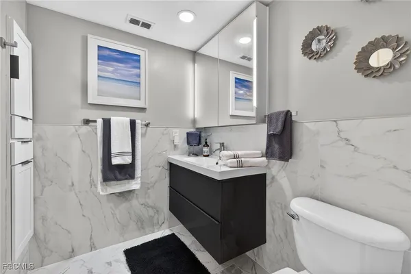 $5,200 | 2001 Tarpon Bay Drive North, Unit 102, Naples, FL 34119