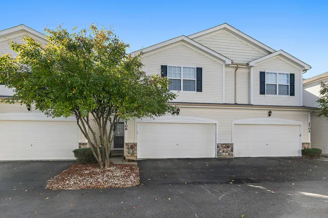 $279,000 | 2706 Kendall Crossing, McHenry, IL 60051
