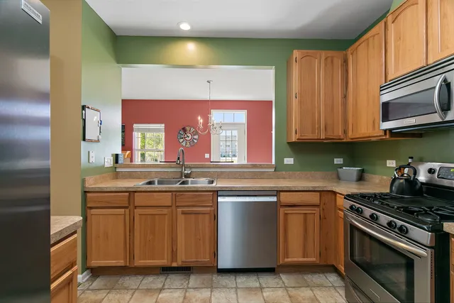 $279,000 | 2706 Kendall Crossing, McHenry, IL 60051