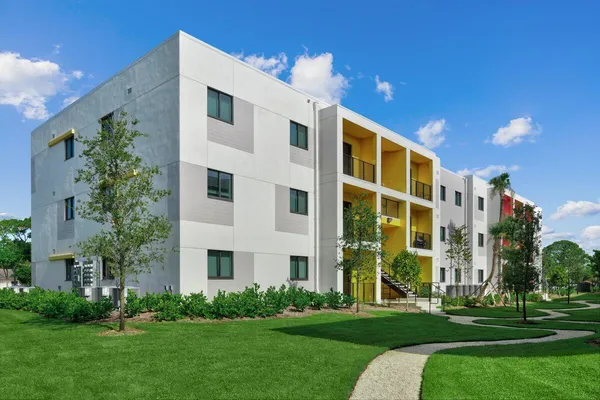 $2,150 | 4250 Lakewood Road, Unit 101, Palm Springs, FL 33461