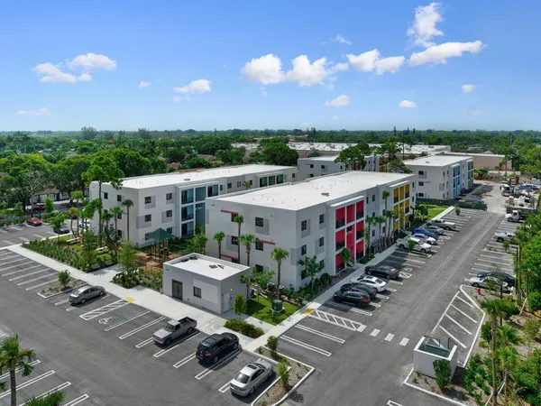 $2,150 | 4250 Lakewood Road, Unit 101, Palm Springs, FL 33461