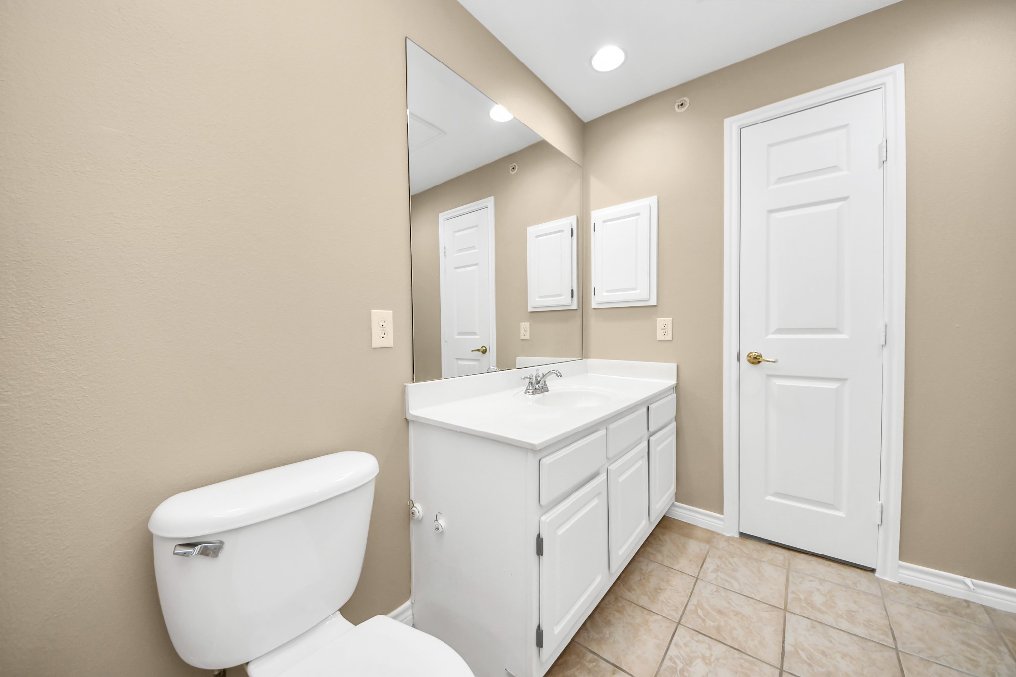 2400 McCue Road, Unit 333 Houston, TX 77056 - Photo 27 of 49 2nd bathroom