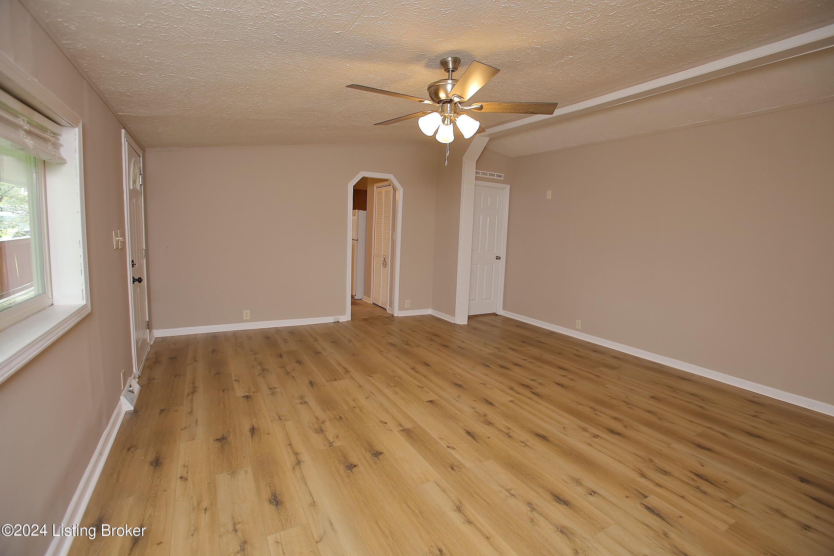 400 Goodlett Road Mount Eden, KY 40046 - Photo 8 of 38 Living Room