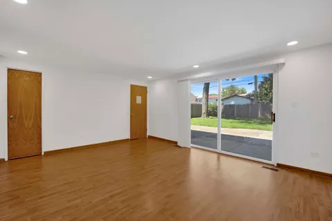 $565,000 | 9138 4 Winds Way, Skokie, IL 60076