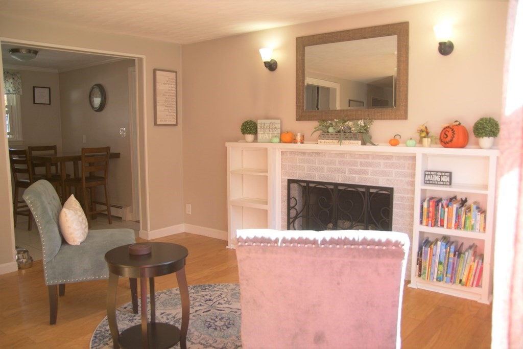 39 Elmfield Road Framingham, MA 01701 - Photo 3 of 27