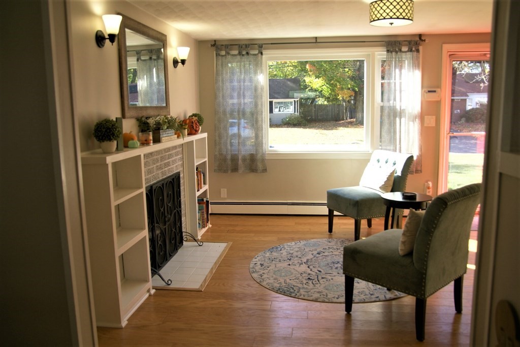 39 Elmfield Road Framingham, MA 01701 - Photo 4 of 27