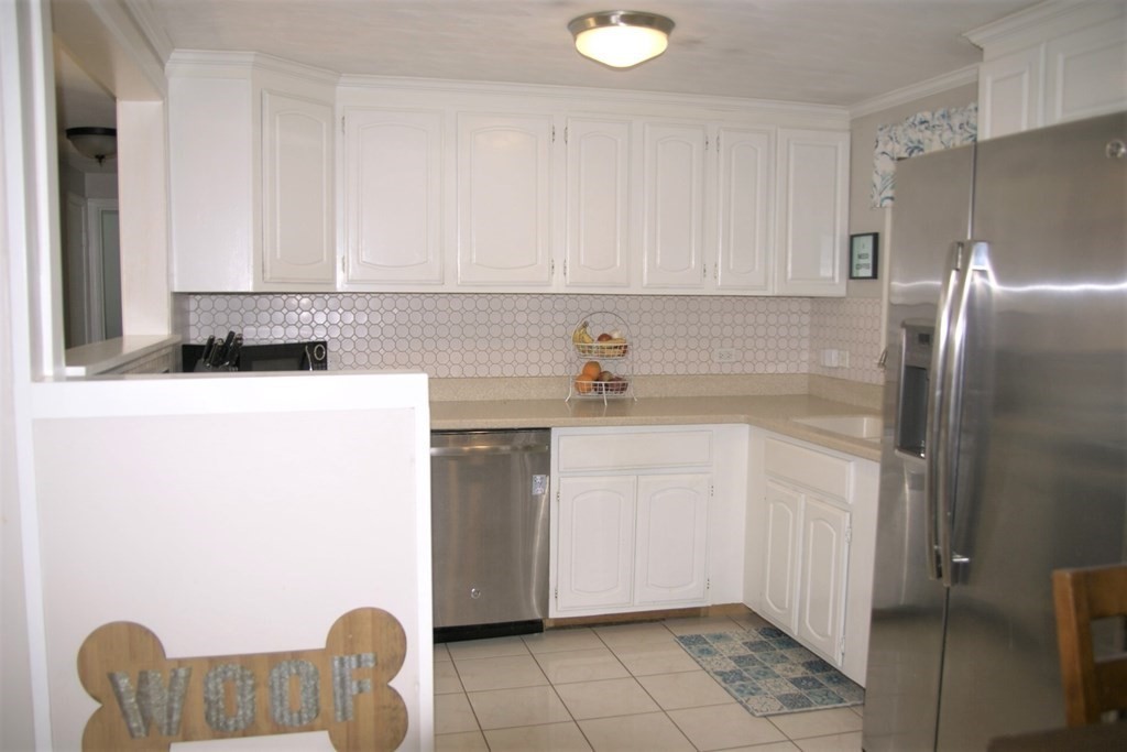 39 Elmfield Road Framingham, MA 01701 - Photo 6 of 27