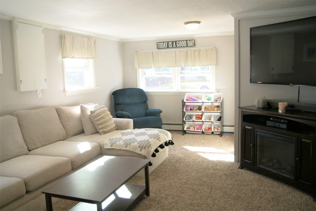 39 Elmfield Road Framingham, MA 01701 - Photo 9 of 27