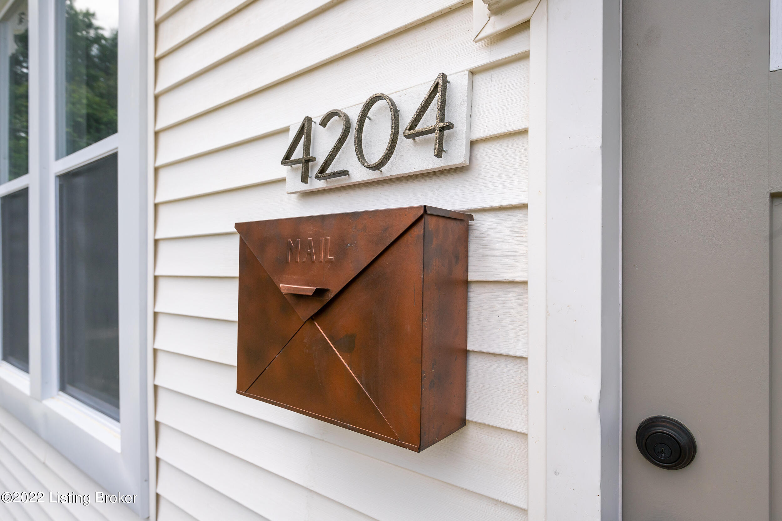 4204 Dover Road Louisville, KY 40216 - Photo 5 of 59 NEW mailbox & house numbers