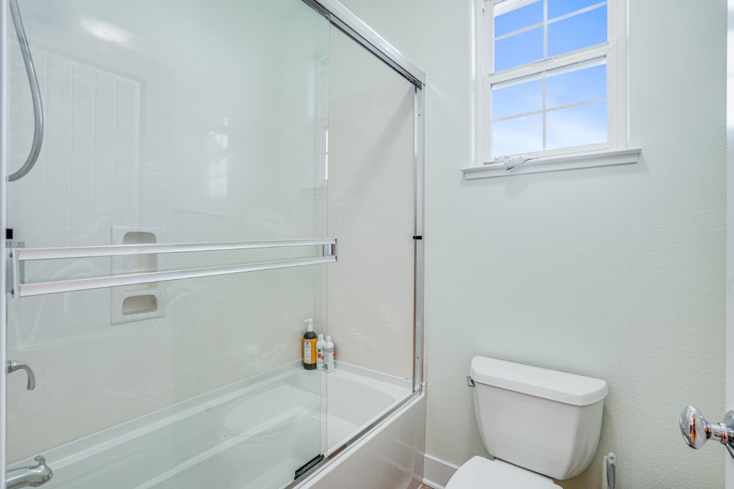 117 Cypress Street Pacifica, CA 94044 - Photo 26 of 40 a bathroom with a toilet and a bathtub