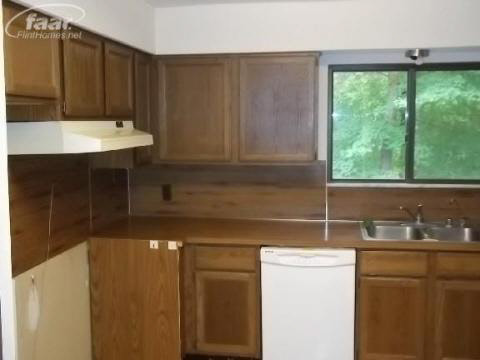 9261 Townley Road Fenton, MI 48430 - Photo 4 of 9 20217114-3.JPG