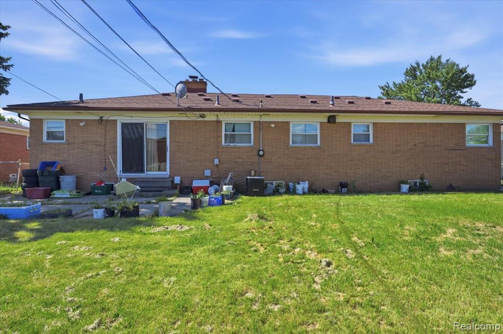 8565 Potomac Street Center Line, MI 48015 - Photo 30 of 33