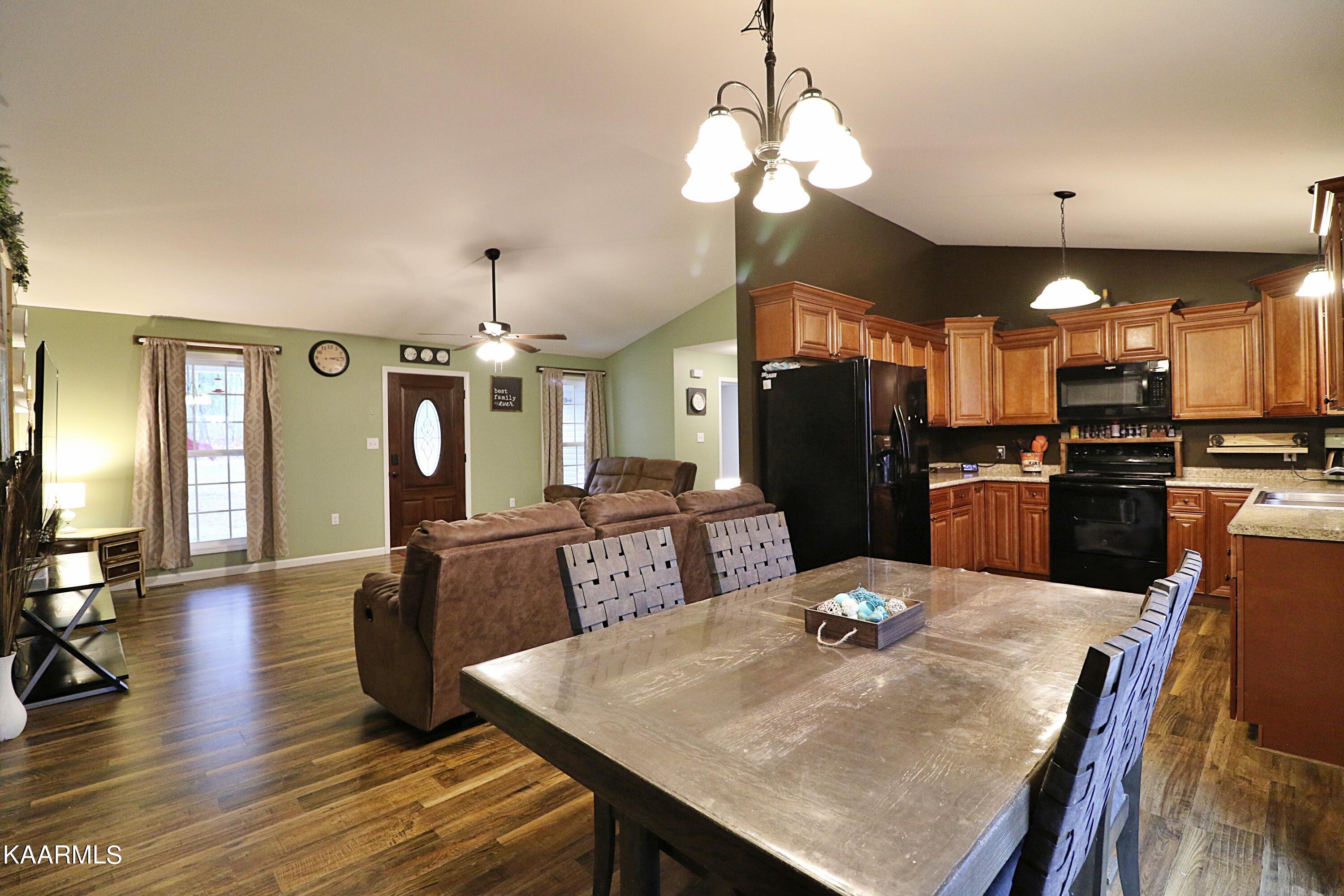1190 Toomey Road Oneida, TN 37841 - Photo 3 of 31 094A8888