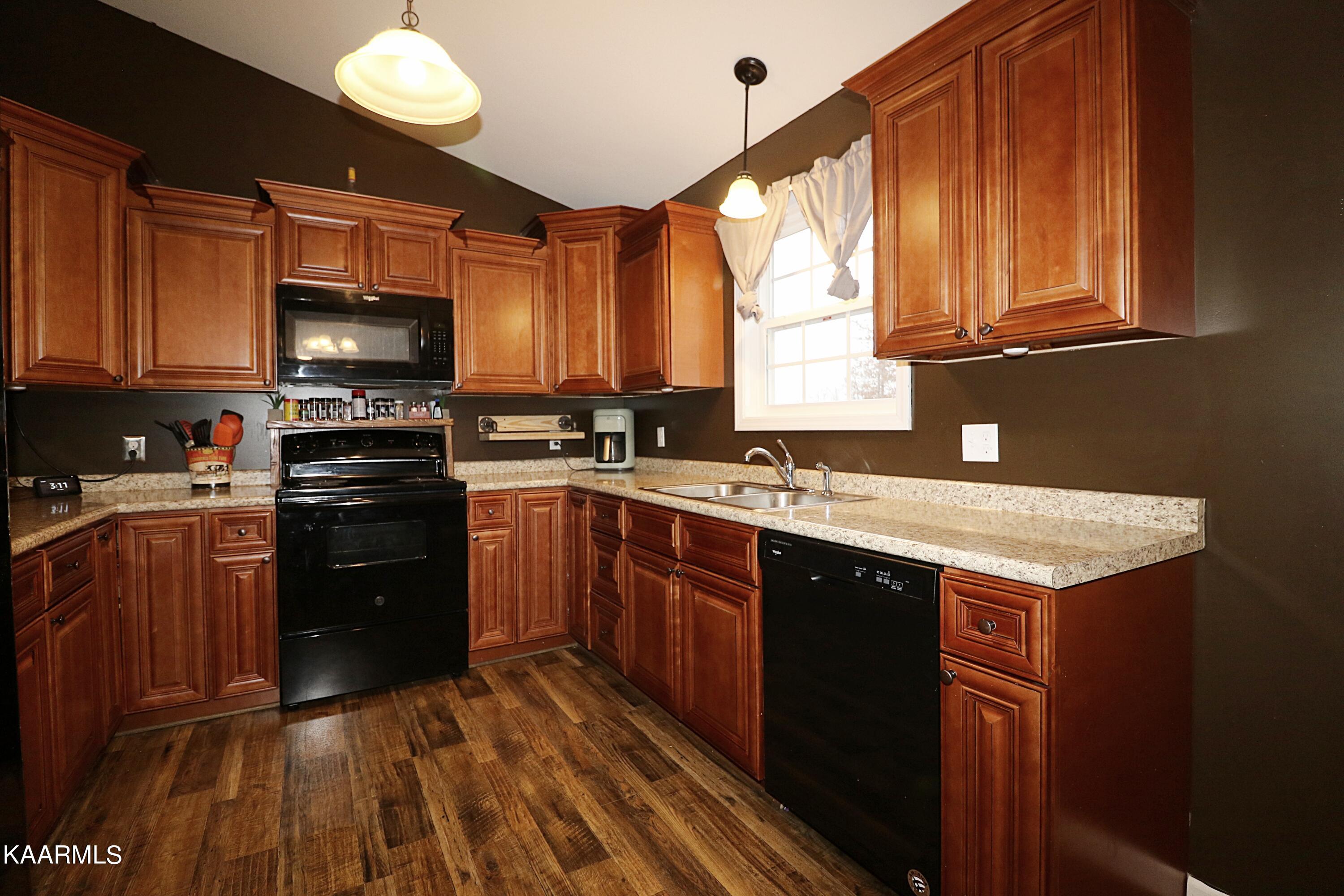 1190 Toomey Road Oneida, TN 37841 - Photo 8 of 31 094A8881
