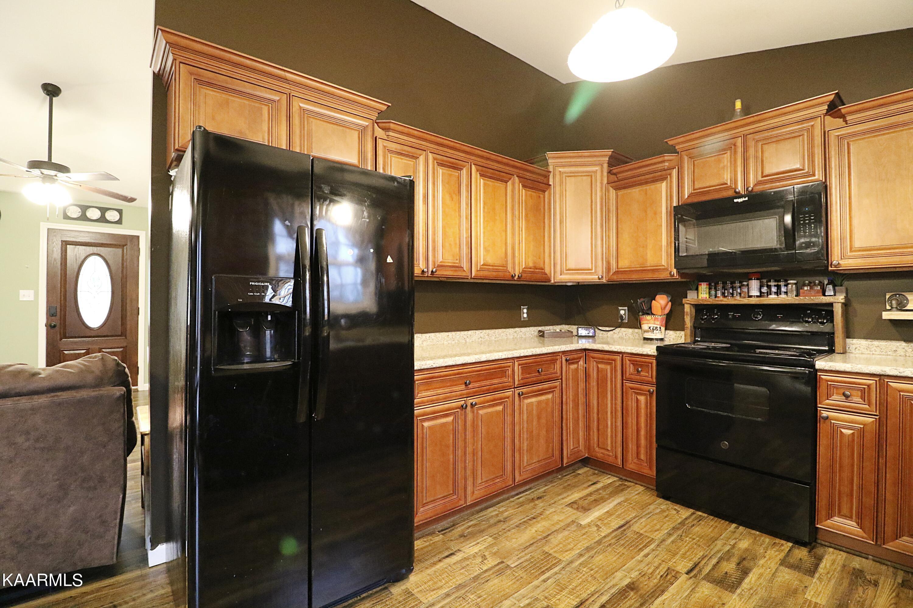 1190 Toomey Road Oneida, TN 37841 - Photo 9 of 31 094A8883