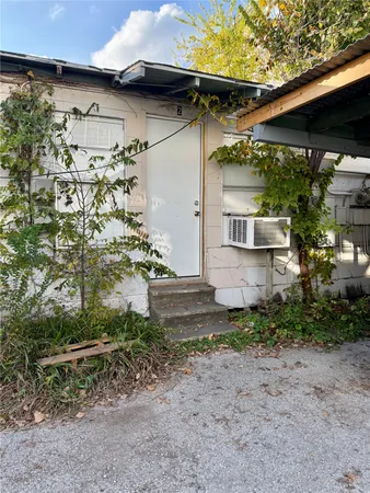 a view of a yard with plants