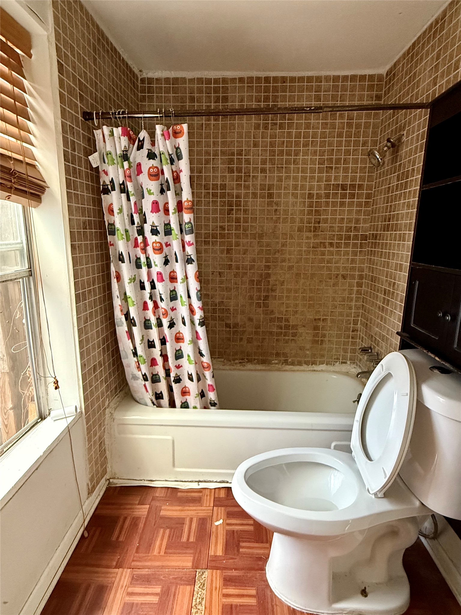 1526 Yale Street, Unit 2 Houston, TX 77008 - Photo 4 of 8 a bathroom with a toilet and a shower curtain