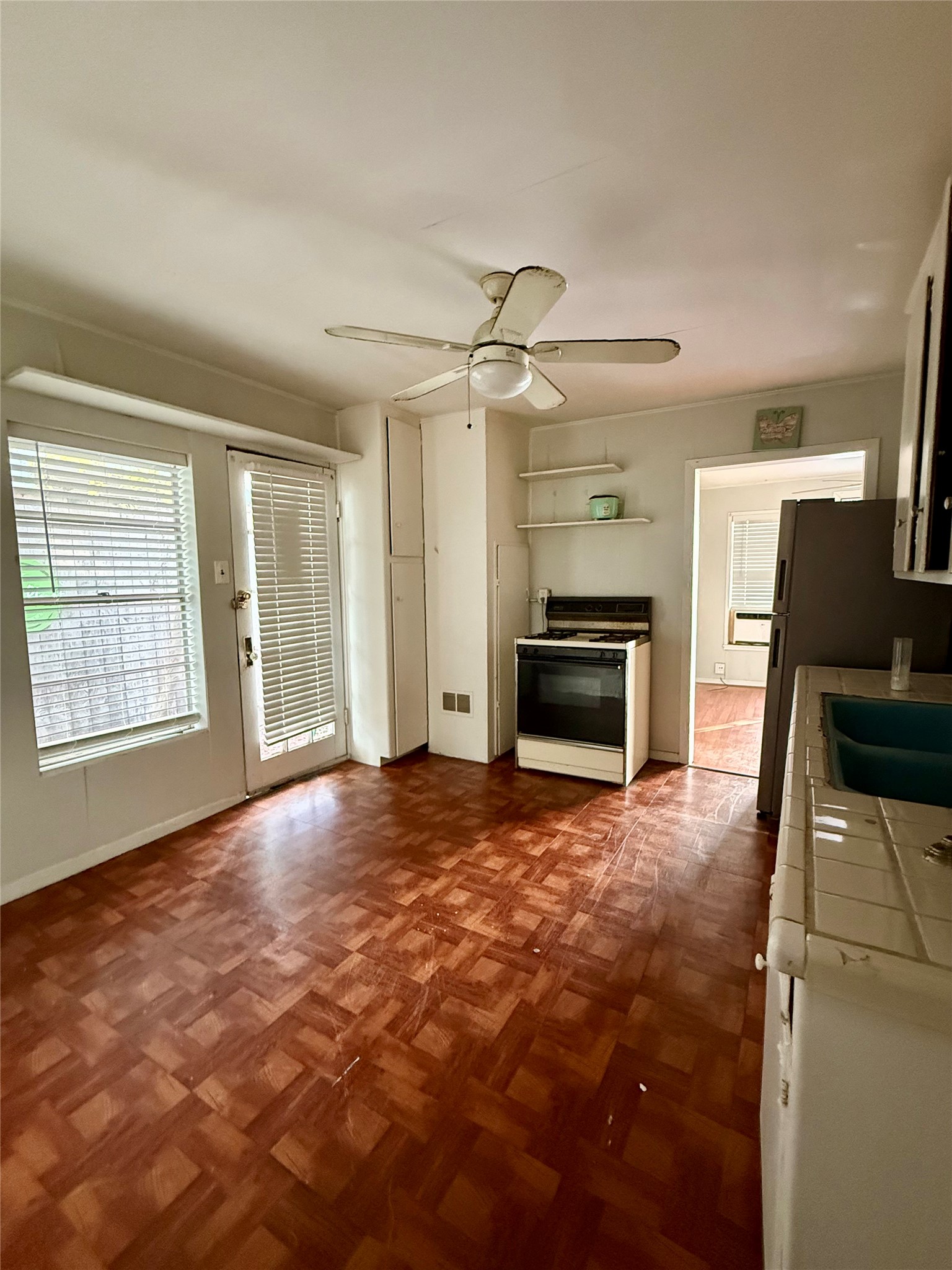 1526 Yale Street, Unit 2 Houston, TX 77008 - Photo 7 of 8 an empty room with a fireplace and windows