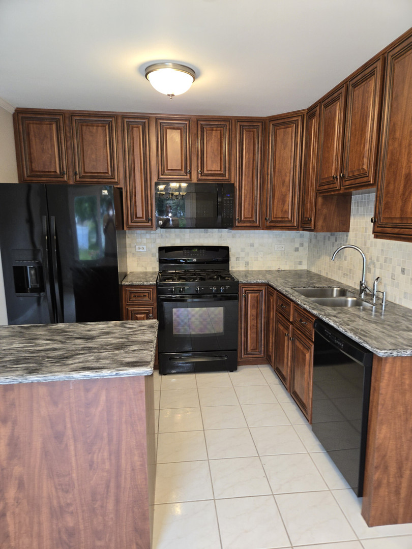 3013 Dorothy Drive Aurora, IL 60504 - Photo 6 of 25 Gallery Image 6