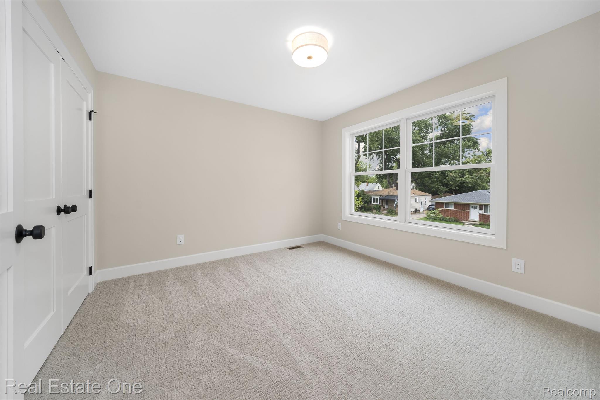 1895 Columbia Road Berkley, MI 48072 - Photo 27 of 43 Gallery Image 27