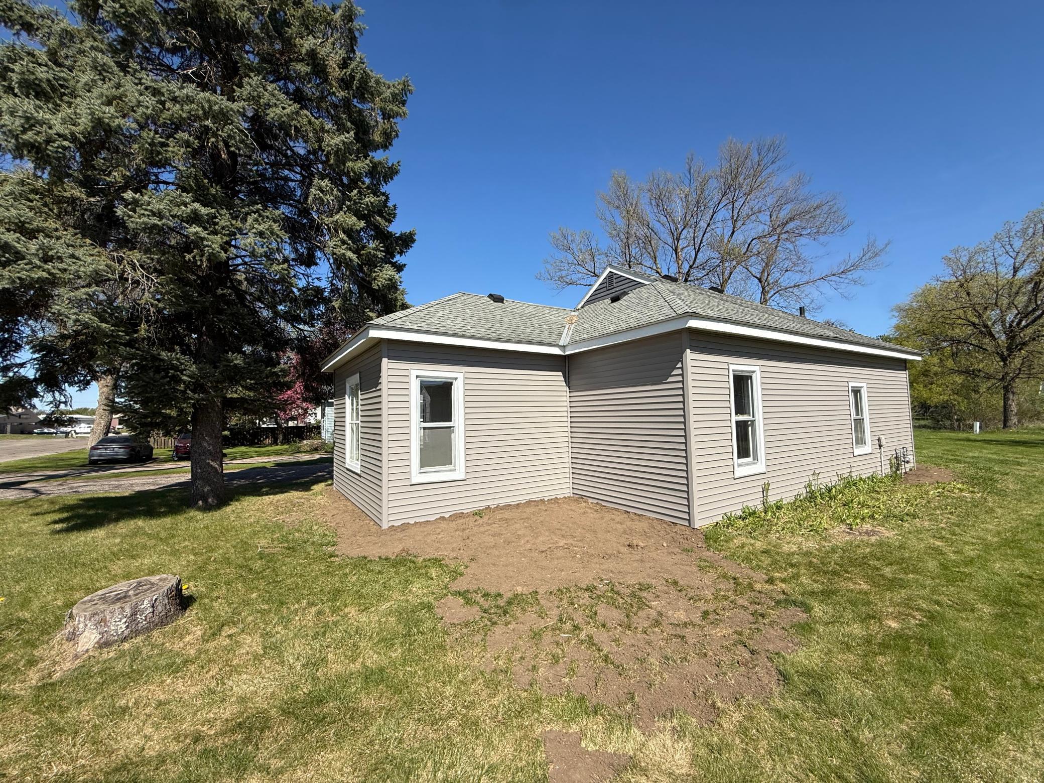 729 East Ripley Street Litchfield, MN 55355 - Photo 3 of 24