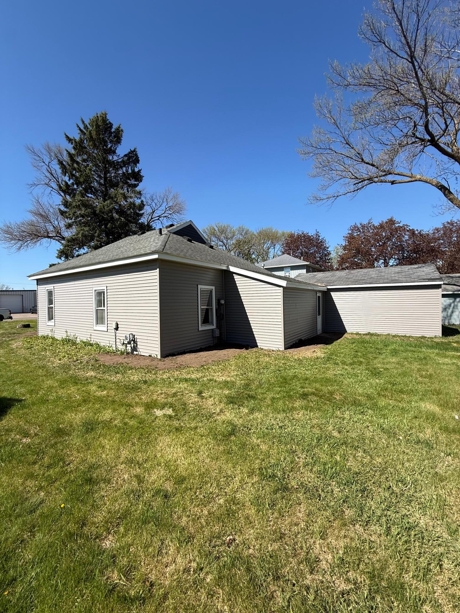 729 East Ripley Street Litchfield, MN 55355 - Photo 4 of 24