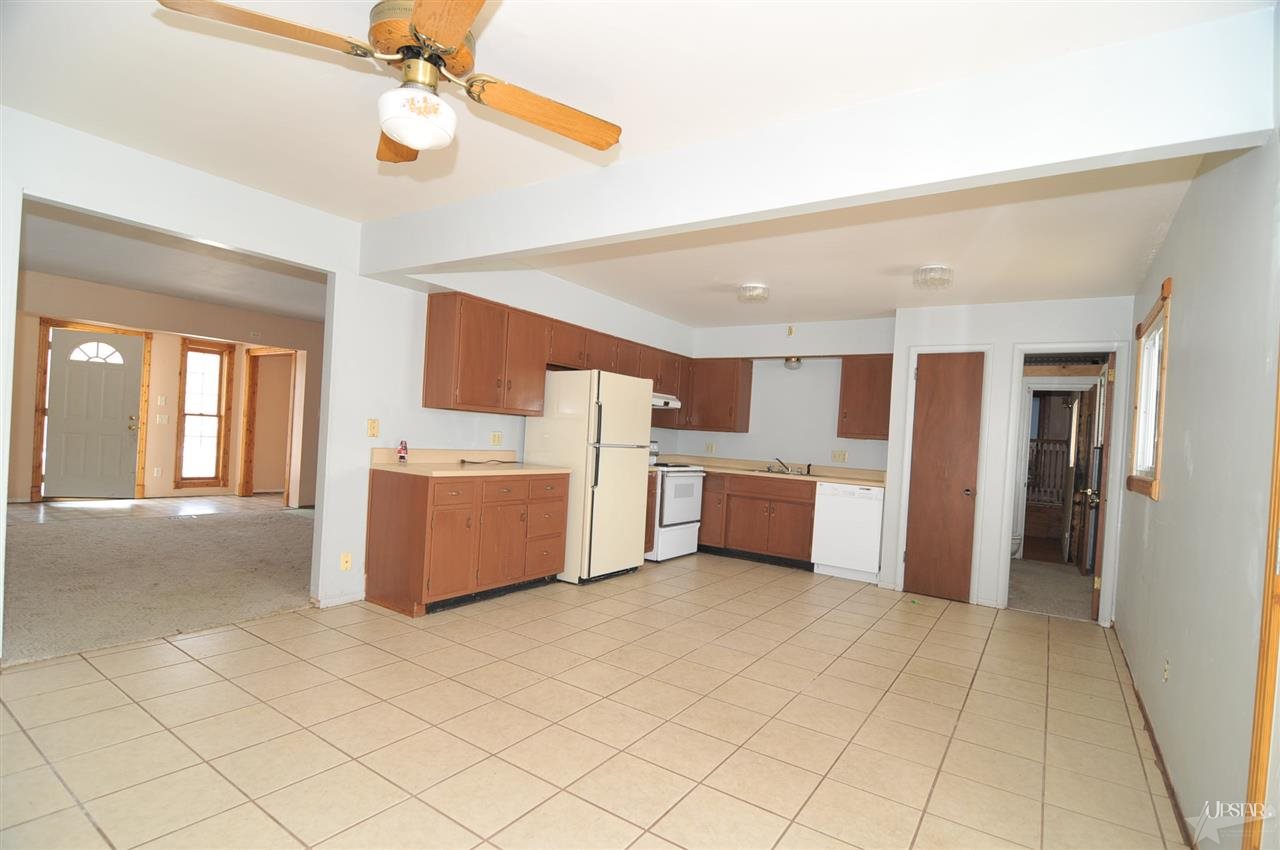 1620 Gillieron Road Fort Wayne, IN 46825 - Photo 4 of 21