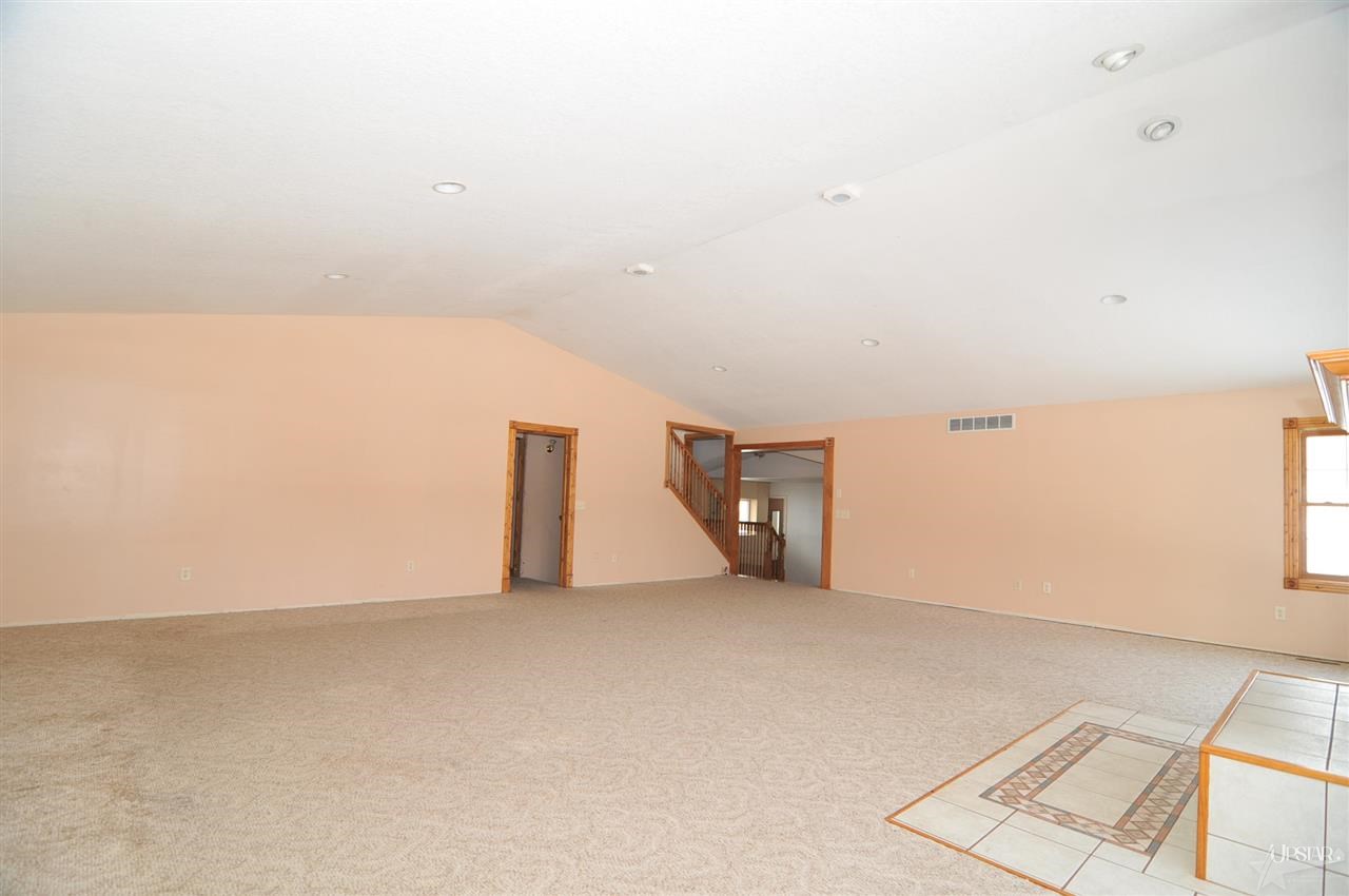 1620 Gillieron Road Fort Wayne, IN 46825 - Photo 8 of 21