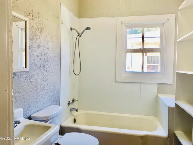 $1,100 | 137 South St Antoine Street, Lafayette, LA 70501