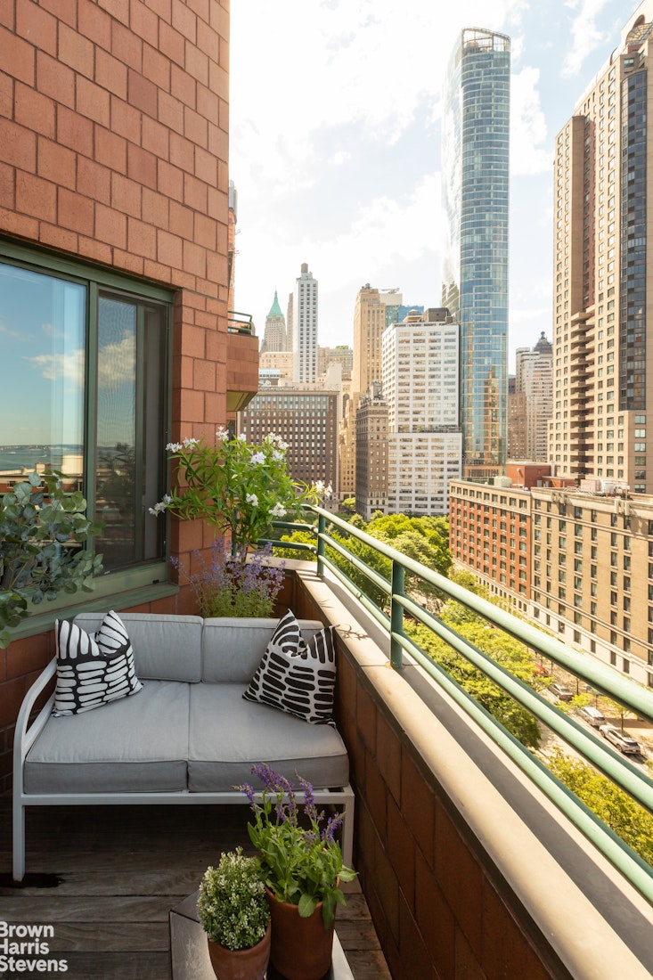 333 Rector Place, Unit 1405 Manhattan, NY 10280 - Photo 17 of 29