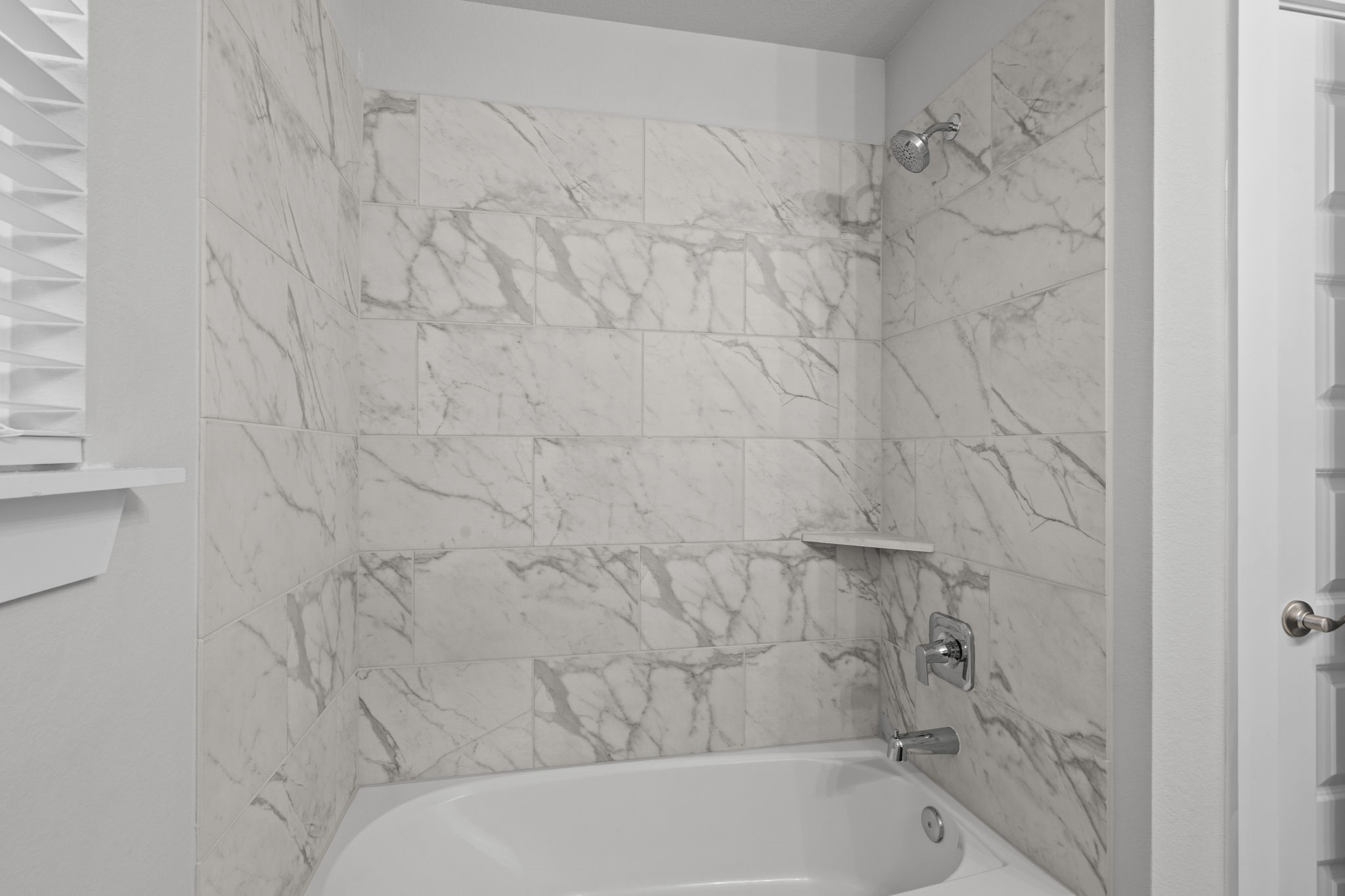 3414 Everglade Lane Rosenberg, TX 77471 - Photo 15 of 29 a bathroom with a bathtub