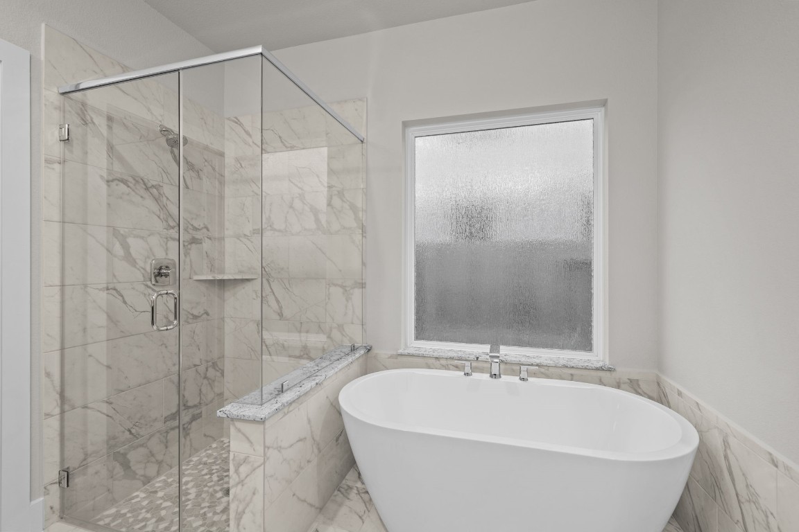 3414 Everglade Lane Rosenberg, TX 77471 - Photo 16 of 29 a bathroom with a bathtub and shower