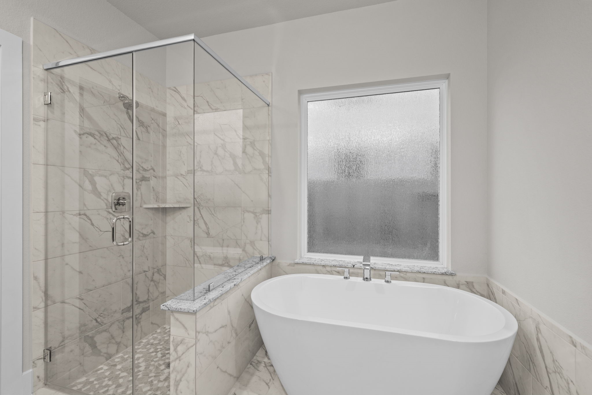 3414 Everglade Lane Rosenberg, TX 77471 - Photo 16 of 29 a bathroom with a bathtub and shower