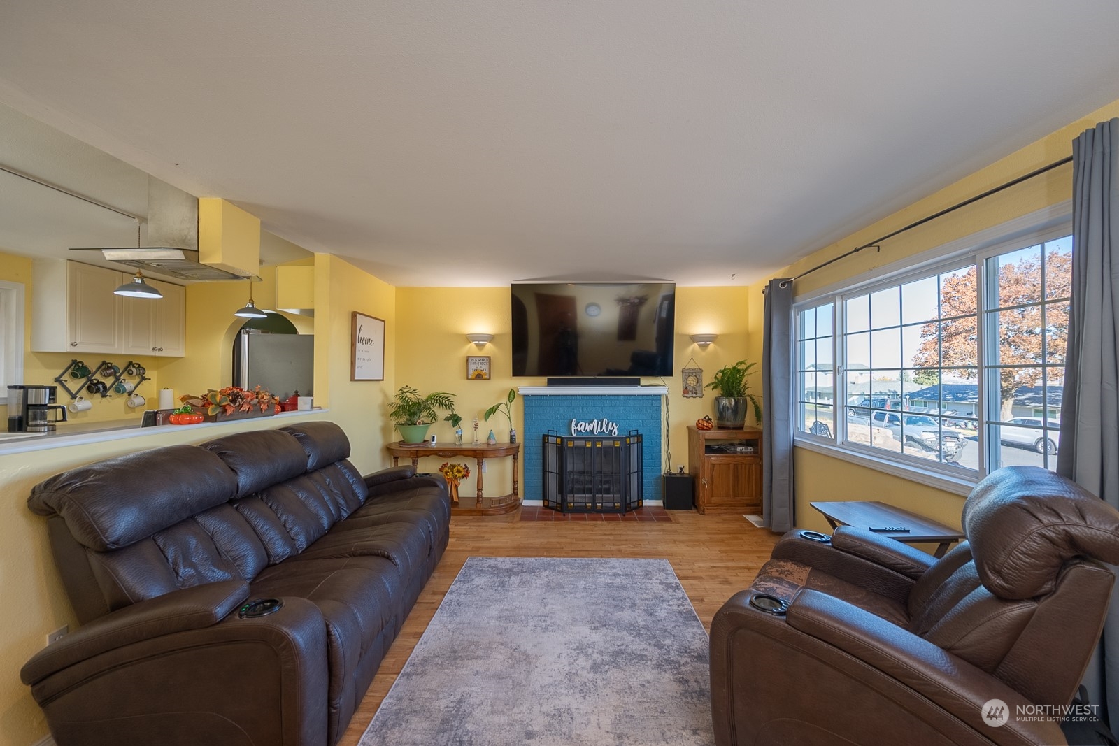 411 Patrick Road Ephrata, WA 98823 - Photo 8 of 36 a living room with fireplace furniture and a flat screen tv