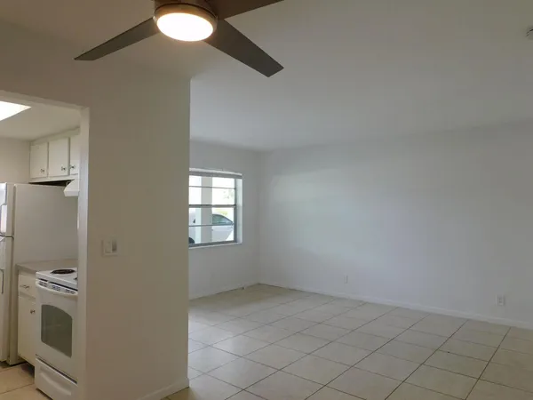 $1,700 | 640 Southeast 2nd Avenue, Unit 107, Boynton Beach, FL 33435