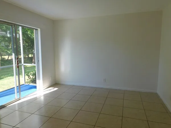 $1,700 | 640 Southeast 2nd Avenue, Unit 107, Boynton Beach, FL 33435