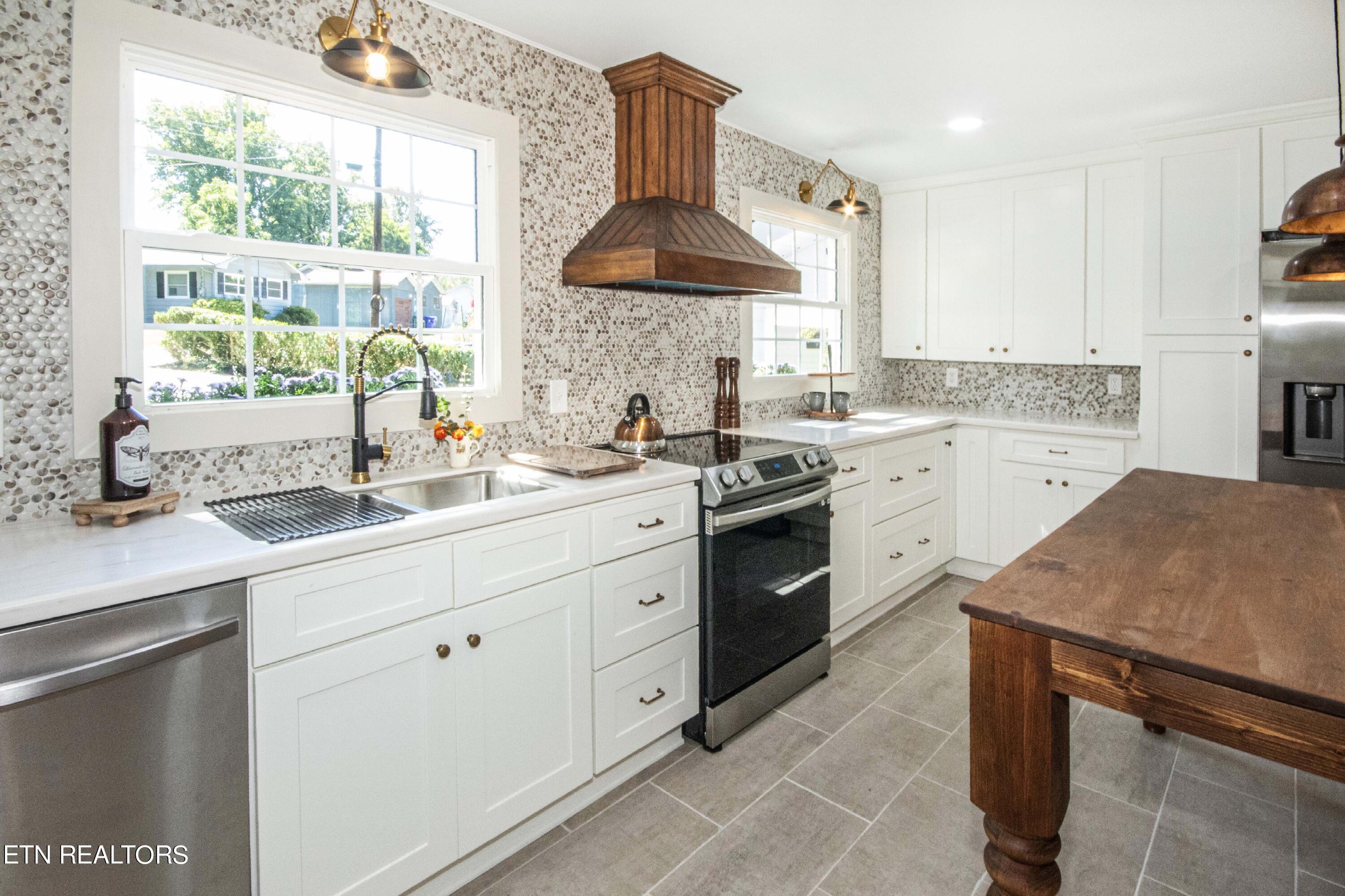 106 Everest Circle Oak Ridge, TN 37830 - Photo 22 of 51 V19A2820