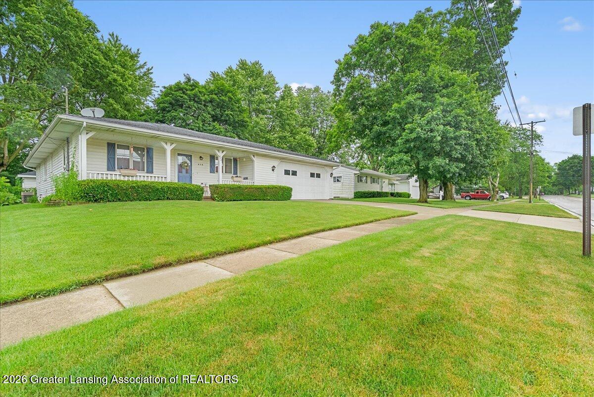 628 Jones Street Grand Ledge, MI 48837 - Photo 3 of 40 09-Media Jett - 44
