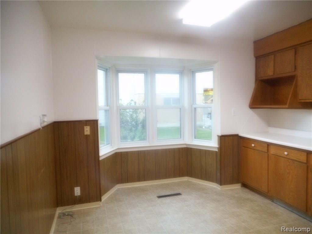 10250 Pardee Road Taylor, MI 48180 - Photo 23 of 58 KITCHEN/DINE IN