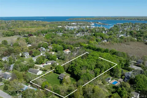 $985,000 | 427 Sound Road, Greenport, NY 11944