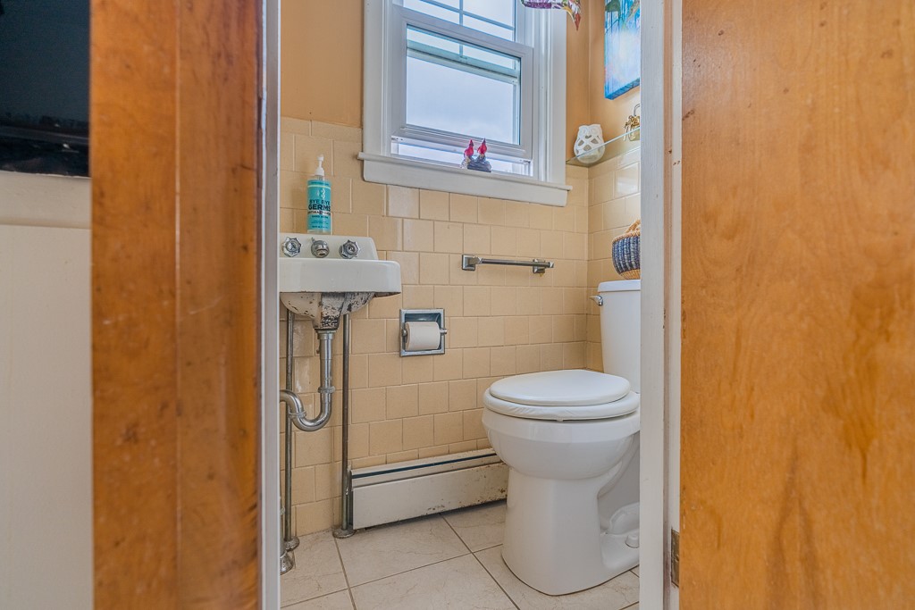 99 Lyndon Road Cranston, RI 02905 - Photo 13 of 29